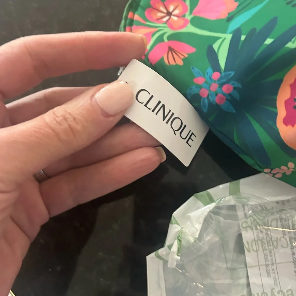 NWT CLINIQUE 6 piece gift set. - Picture 7 of 15